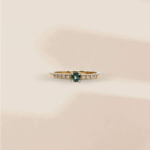 Bague création sur-mesure en or jaune avec saphir teal et diamants - aline•m
